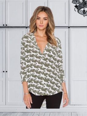Equipment Keira 100% Silk Horse Print Blouse Size Small